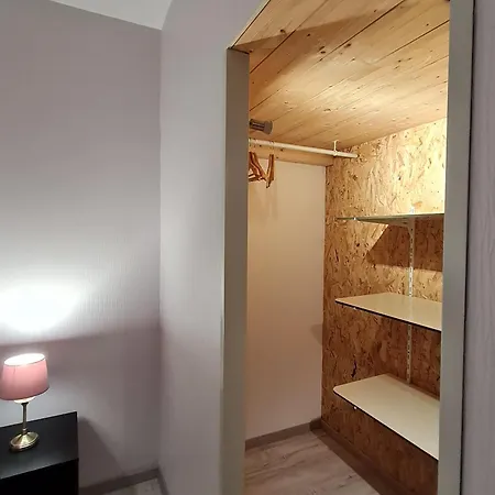 Superbe Lumineux Avec Terrasse, 3 Chambres, Proche Des Commerces Et Stations De Ski - Fr-1-589-431 *